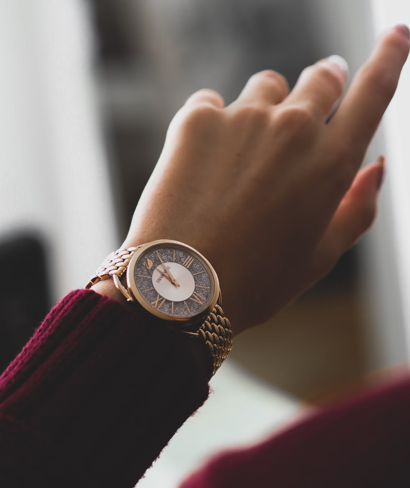 Golden Watch with Diamond-Studded Face